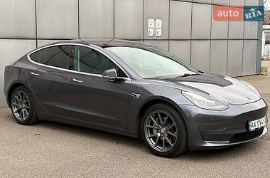 Tesla Model 3  2018