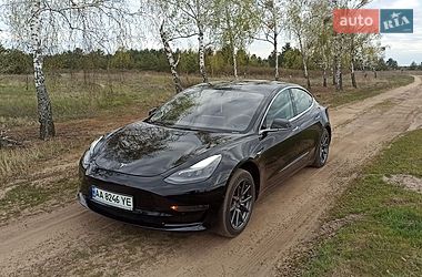 Tesla Model 3  2019