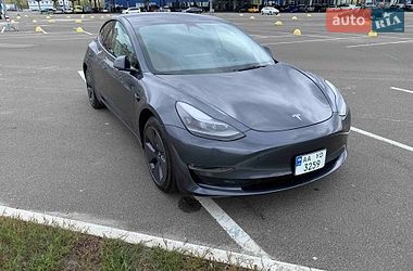 Tesla Model 3  2022