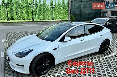 Tesla Model 3  2021