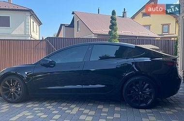 Tesla Model 3  2019