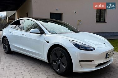 Tesla Model 3  2022
