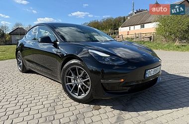 Tesla Model 3  2022
