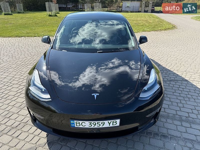 Седан Tesla Model 3 2022 в Львове