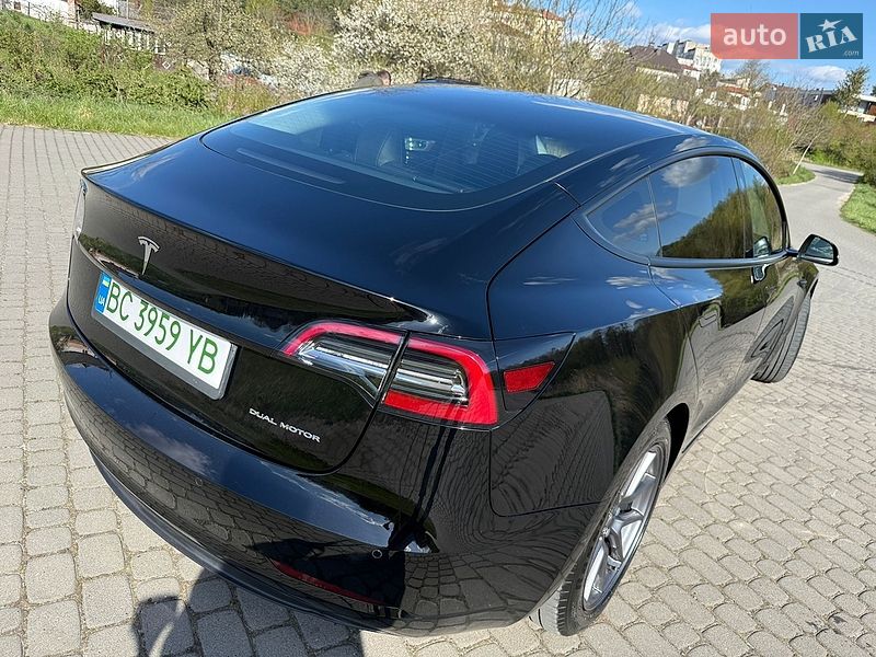 Седан Tesla Model 3 2022 в Львове