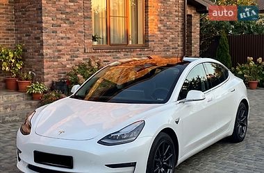 Tesla Model 3  2020