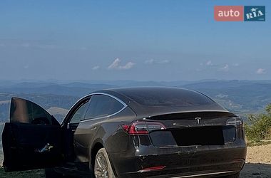 Tesla Model 3  2019