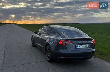 Tesla Model 3  2022