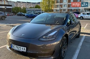 Tesla Model 3  2022