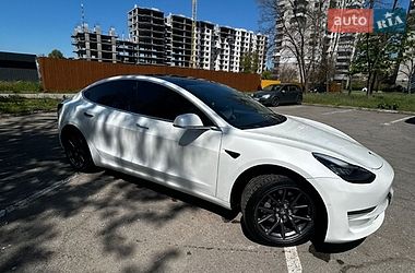Tesla Model 3  2020