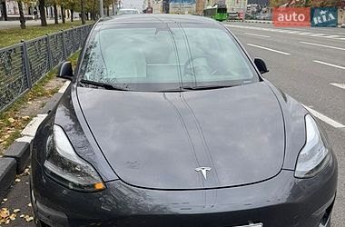 Tesla Model 3  2021