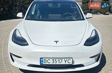 Tesla Model 3  2021