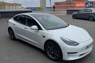 Tesla Model 3  2022
