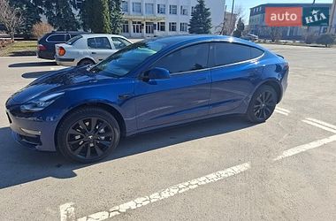 Tesla Model 3  2019