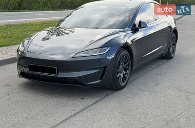 Tesla Model 3  2024