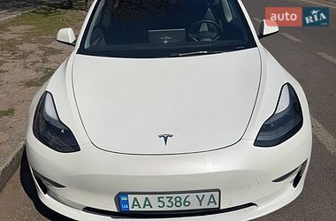 Tesla Model 3  2022