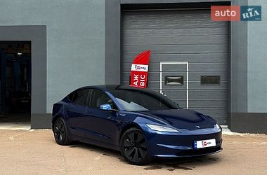Tesla Model 3  2025