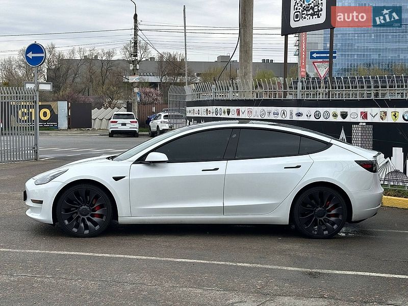 Седан Tesla Model 3 2021 в Чернігові