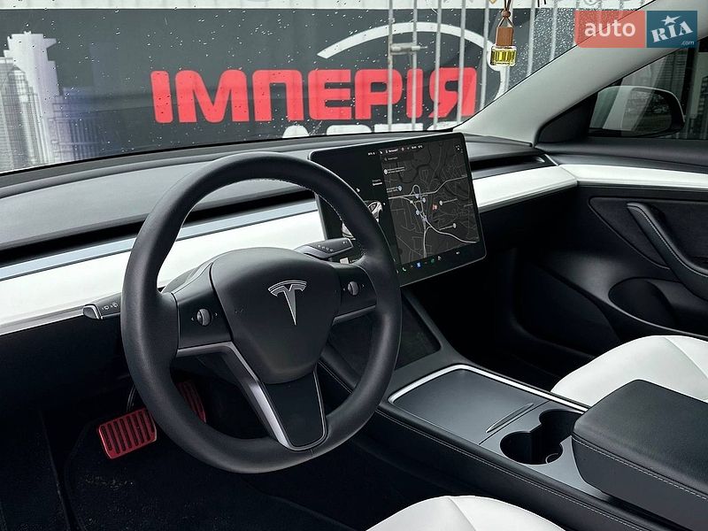 Седан Tesla Model 3 2021 в Чернігові