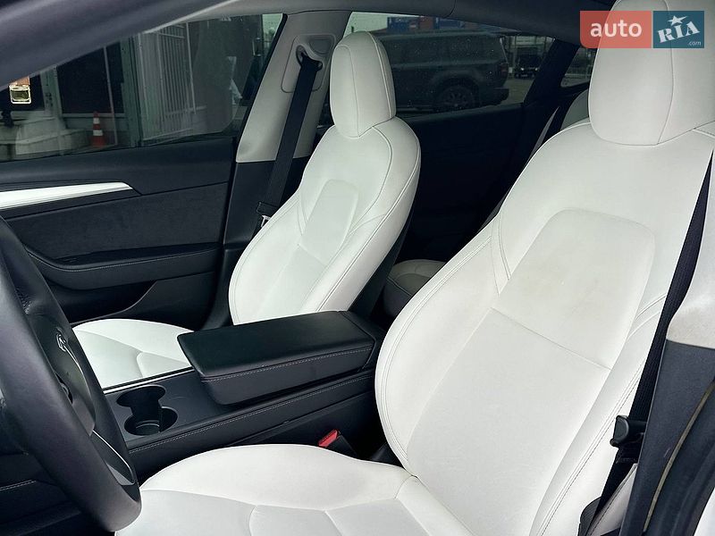 Седан Tesla Model 3 2021 в Чернігові