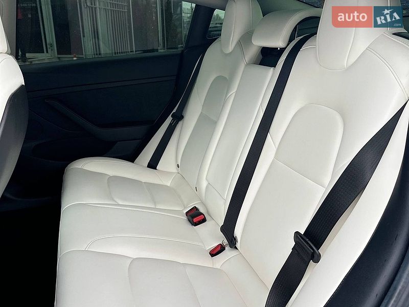Седан Tesla Model 3 2021 в Чернігові