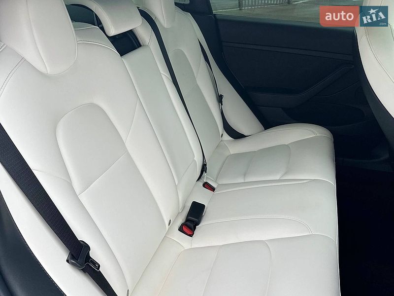 Седан Tesla Model 3 2021 в Чернігові