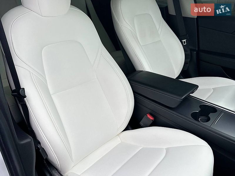 Седан Tesla Model 3 2021 в Чернігові
