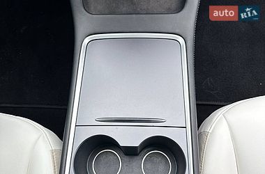 Седан Tesla Model 3 2021 в Чернігові