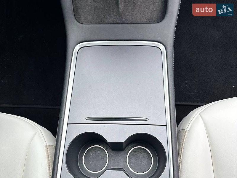 Седан Tesla Model 3 2021 в Чернігові