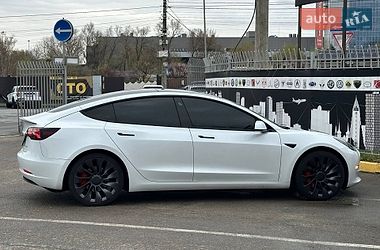Седан Tesla Model 3 2021 в Чернігові