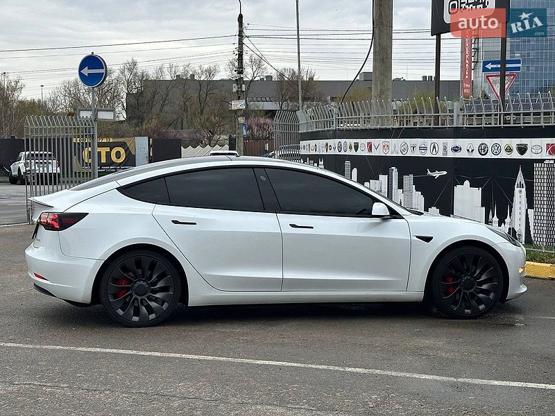 Седан Tesla Model 3 2021 в Чернігові