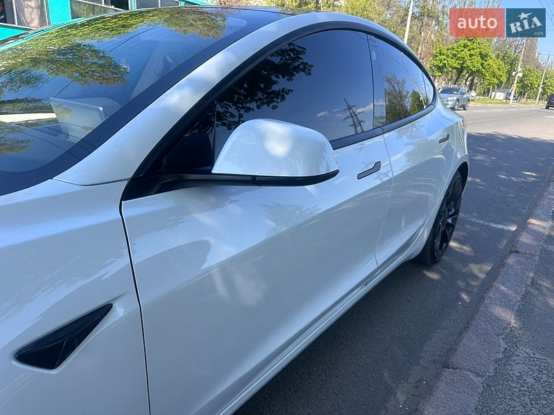 Седан Tesla Model 3 2021 в Чернігові