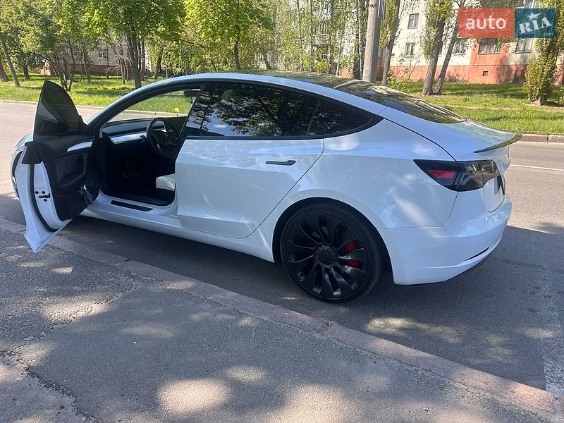 Седан Tesla Model 3 2021 в Чернігові