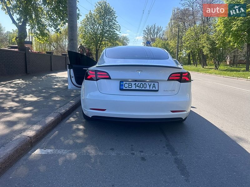 Седан Tesla Model 3 2021 в Чернігові