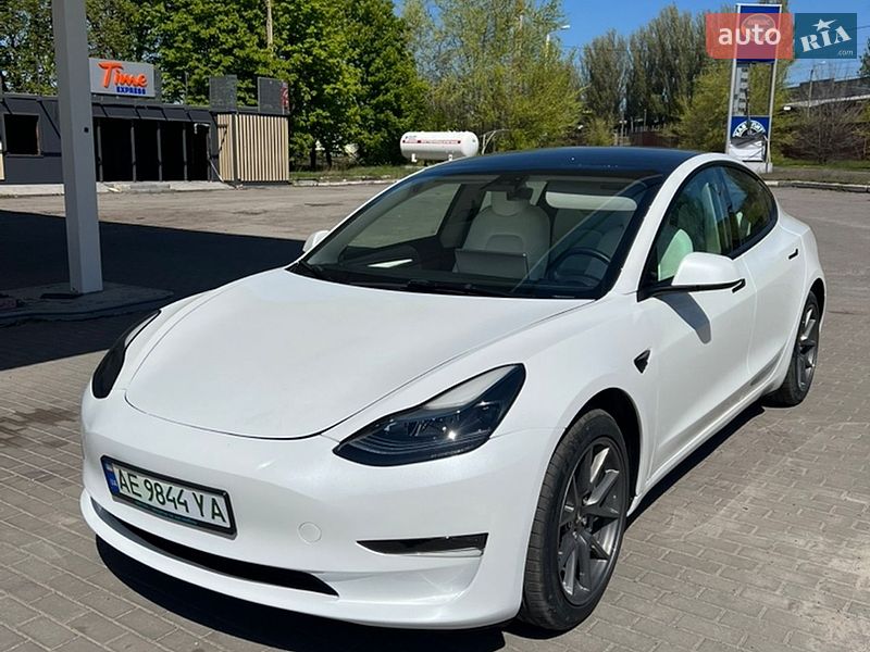 Седан Tesla Model 3 2023 в Днепре