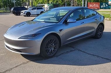 Tesla Model 3  2025