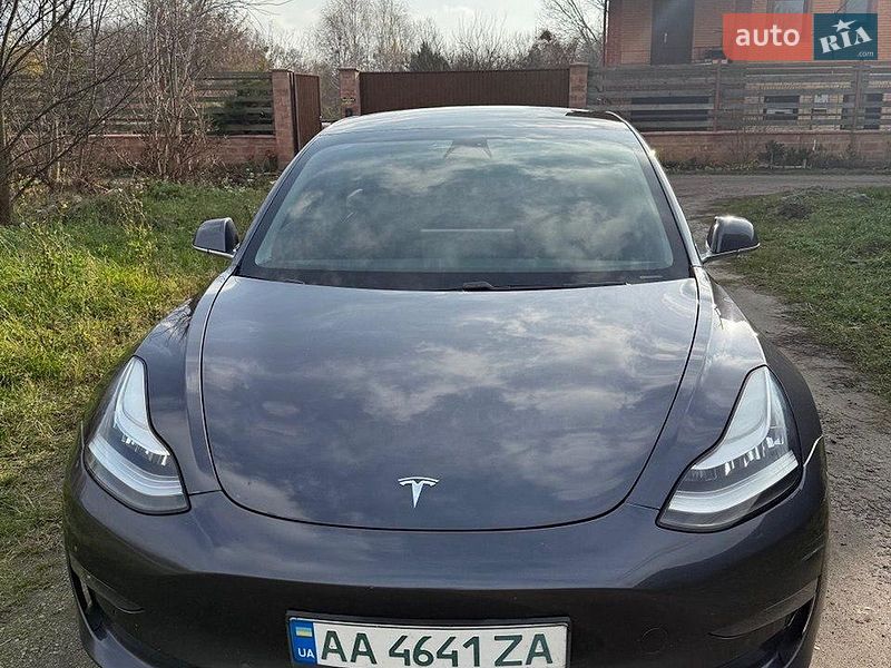 Седан Tesla Model 3 2020 в Киеве