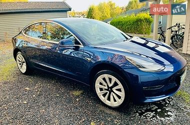 Tesla Model 3  2019