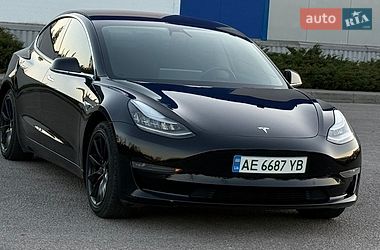 Tesla Model 3  2019