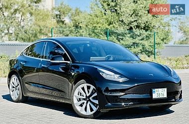 Tesla Model 3  2020