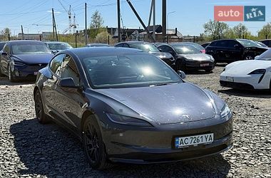 Tesla Model 3  2024