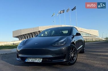 Tesla Model 3  2022