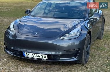 Tesla Model 3  2019