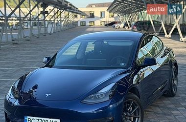 Tesla Model 3  2021