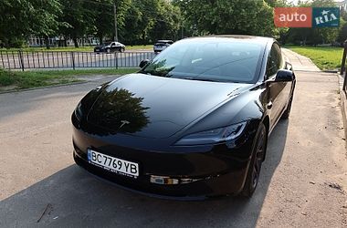 Tesla Model 3  2024