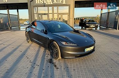 Tesla Model 3  2024