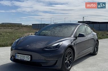 Tesla Model 3  2021