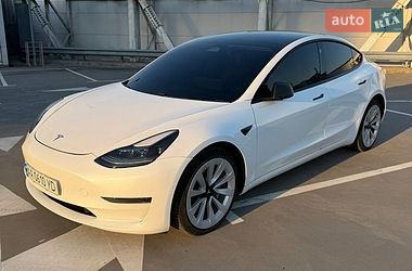 Tesla Model 3  2021