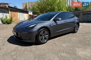 Tesla Model 3  2022