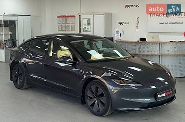 Tesla Model 3  2024